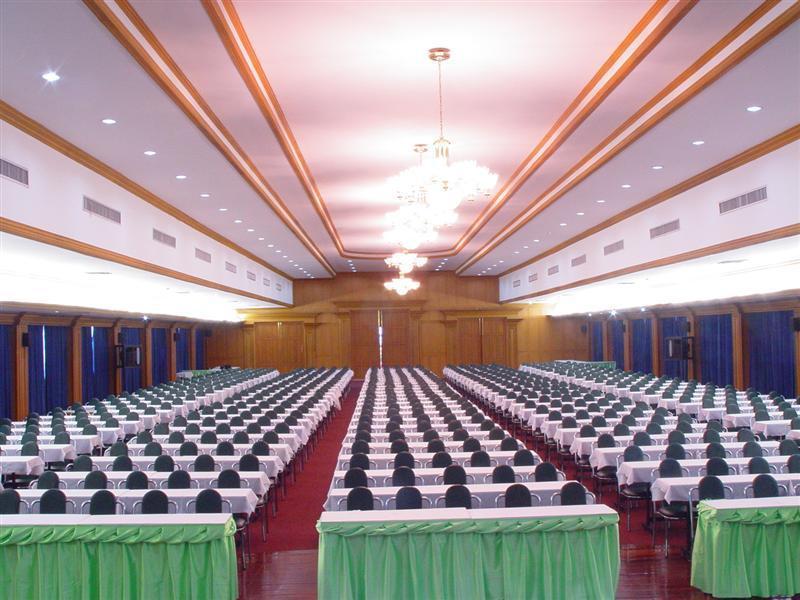 Pathumthani Place Hotel מראה חיצוני תמונה