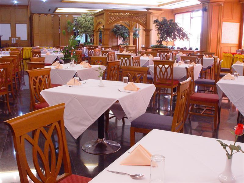 Pathumthani Place Hotel מראה חיצוני תמונה