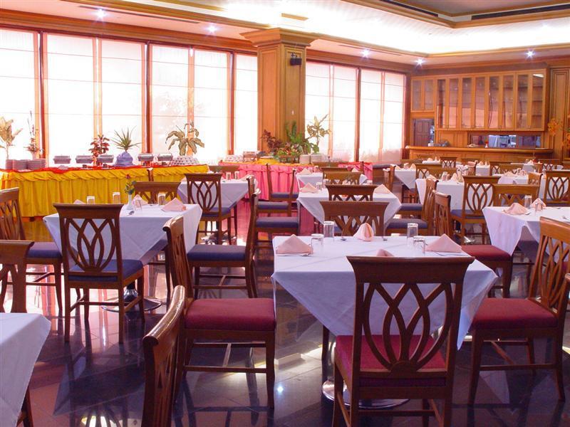 Pathumthani Place Hotel מראה חיצוני תמונה