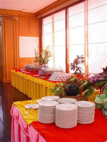 Pathumthani Place Hotel מראה חיצוני תמונה