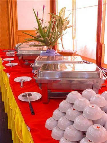 Pathumthani Place Hotel מראה חיצוני תמונה