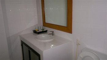 Pathumthani Place Hotel מראה חיצוני תמונה